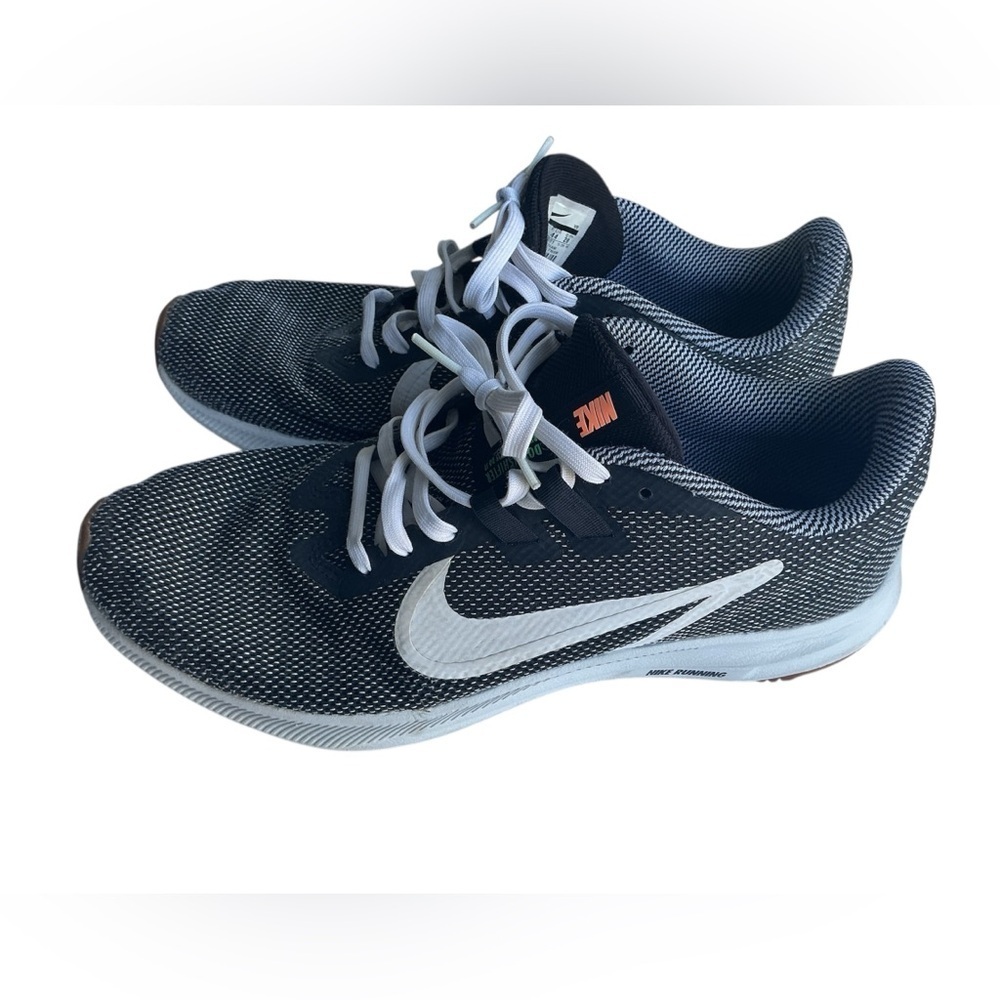 Nike Men's Black and White Athletic Shoes
